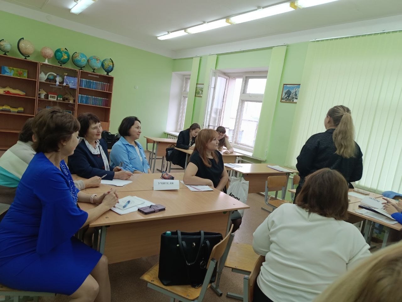 МОЛОДЫЕ ПЕДАГОГИ И НАСТАВНИКИ ОБМЕНЯЛИСЬ ОПЫТОМ МОЛОДЫЕ ПЕДАГОГИ И НАСТАВНИКИ ОБМЕНЯЛИСЬ ОПЫТОМ.